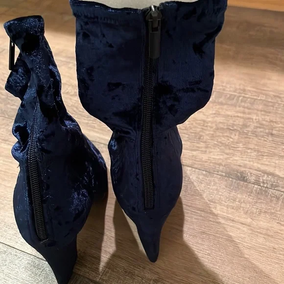 Velvet blue booties - Picture 7 of 7